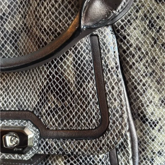 RARE🔥AUTHENTIC COACH 1961 leather Snakeskin metallic leather zip shoulder - Picture 13 of 16